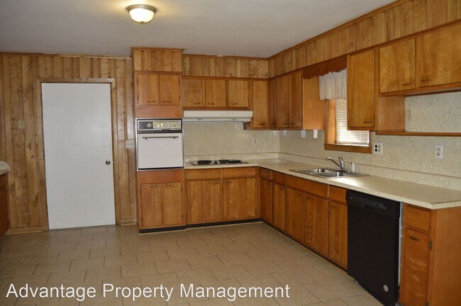 Building Photo - 3 br, 2 bath House - 1611 Chenault Dr SE