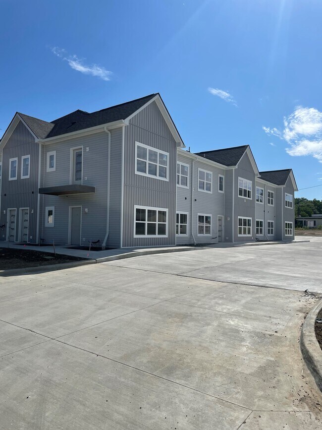 200 Denby Street - 184 Roses Ct