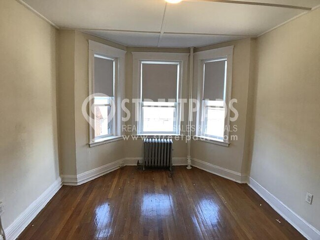 Building Photo - bedroom in Boston MA 02215