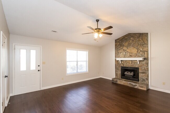 Foto del edificio - 470 Rosehill Dr