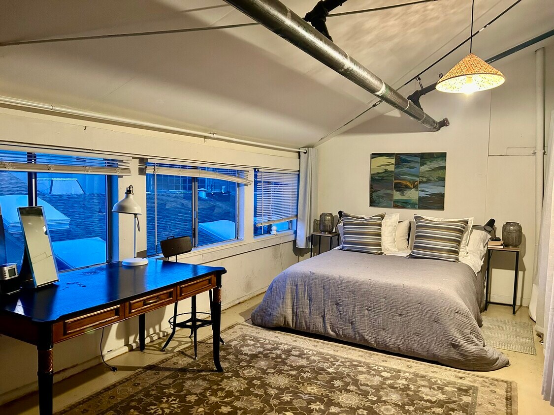 Loft Pix I - 2934 Ford St