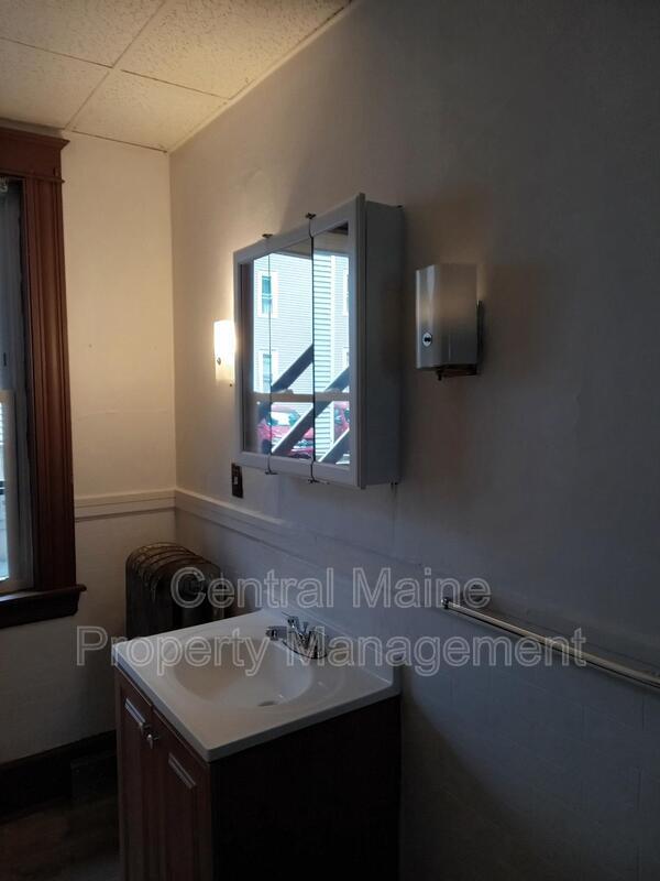 131 Horton St Unit 5, Lewiston, ME 04240 Condo for Rent in Lewiston