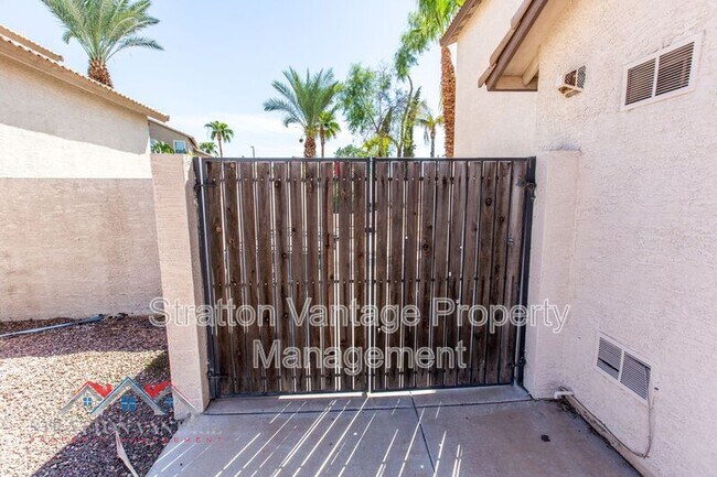 Building Photo - 1103 E Bruce Ave