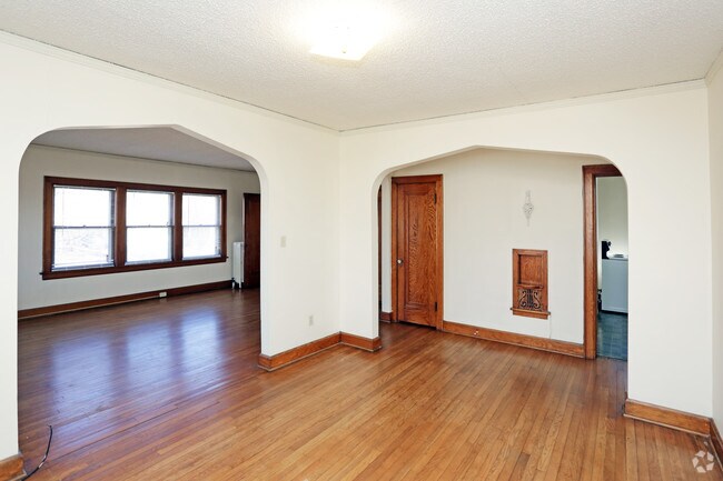 Dining Room - Kingman Gardens