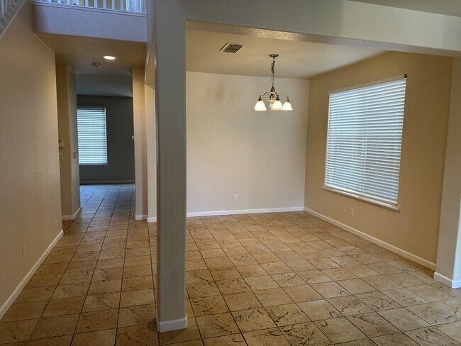 Foto del edificio - Lathrop 5 Bedroom 3 Bathroom Home