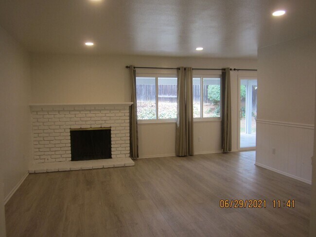 Building Photo - 4 br, 2 bath House - 430 GLENHILL DR