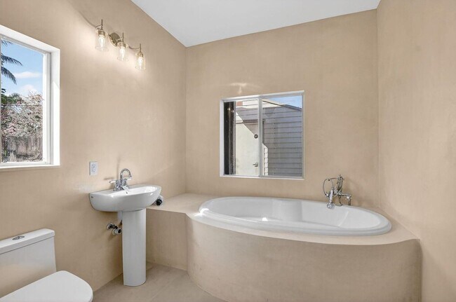 Foto del edificio - 467 NE 31st St
