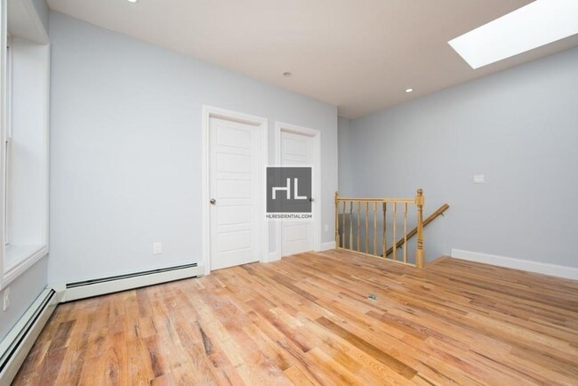 Building Photo - 2017 E 53rd St