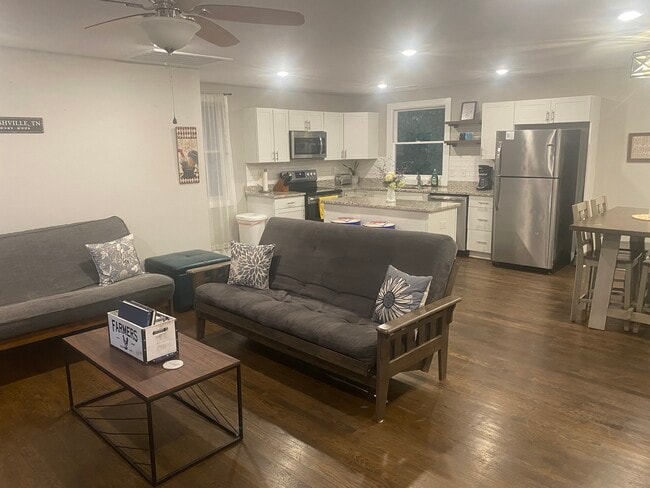 Photo - 829 Rose Park Dr House