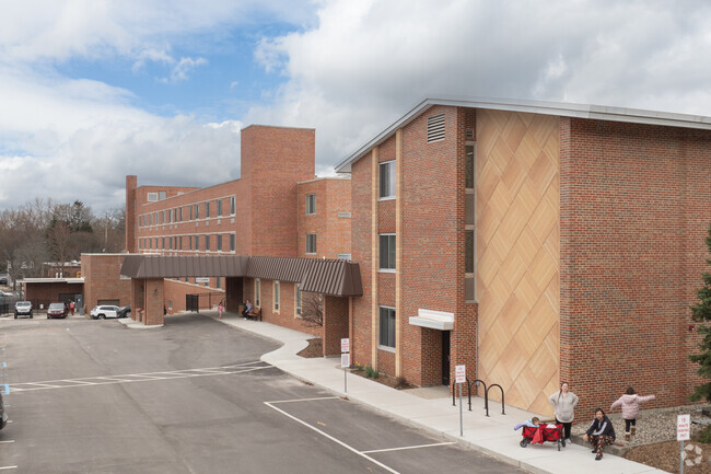 Building Photo - Eastpointe Commons