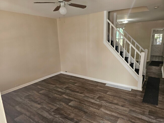 Building Photo - 313 Buttonwood St