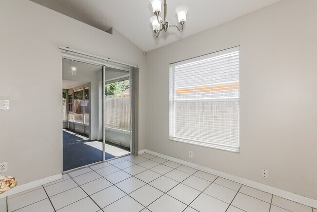 Foto del edificio - 1505 Scotch Pine Dr