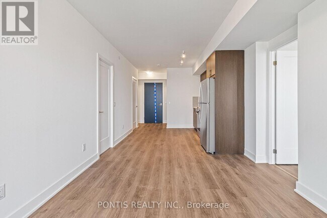 Photo du bâtiment - 2545-2545 Simcoe St N