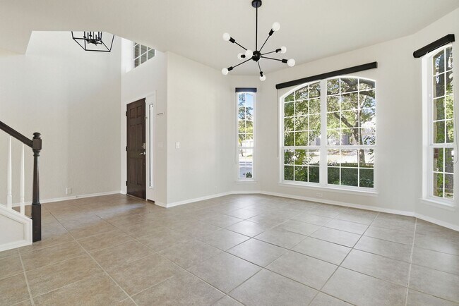 Foto del edificio - BEAUTIFUL 5 BEDROOM AND 3 BATH!!