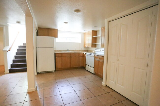 Foto del edificio - 593 E 7th St