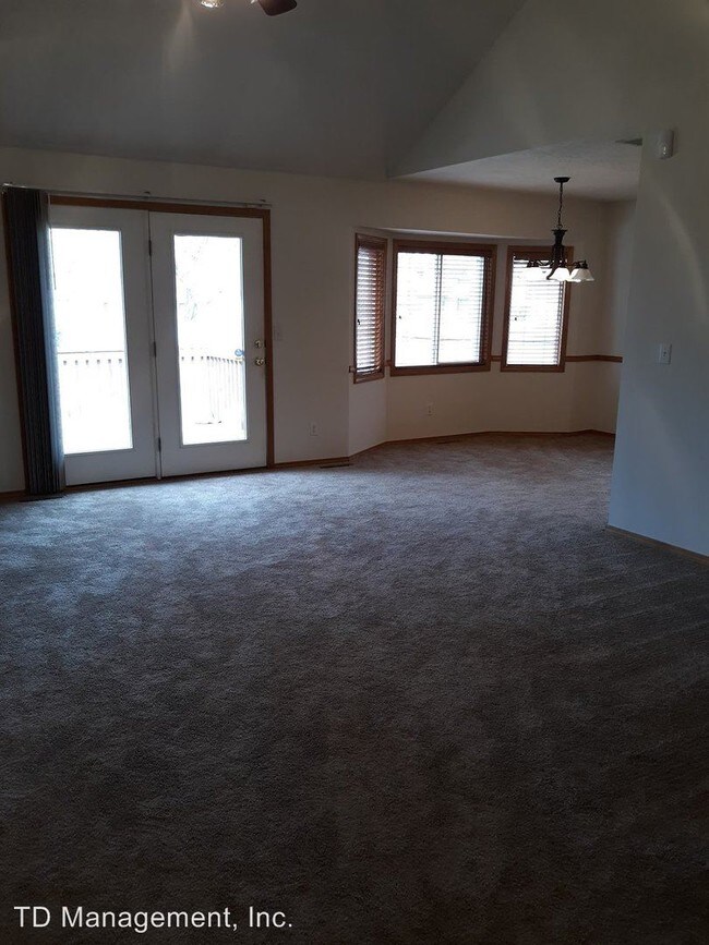 Building Photo - 3 br, 2 bath House - 905 W Woodland