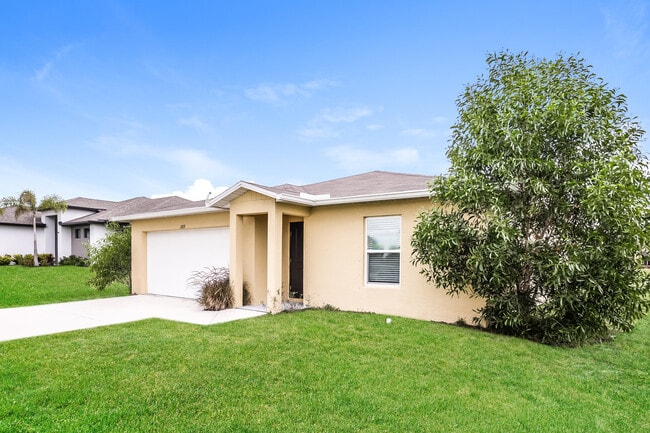 Building Photo - 1109 SW 2nd St, Cape Coral, FL