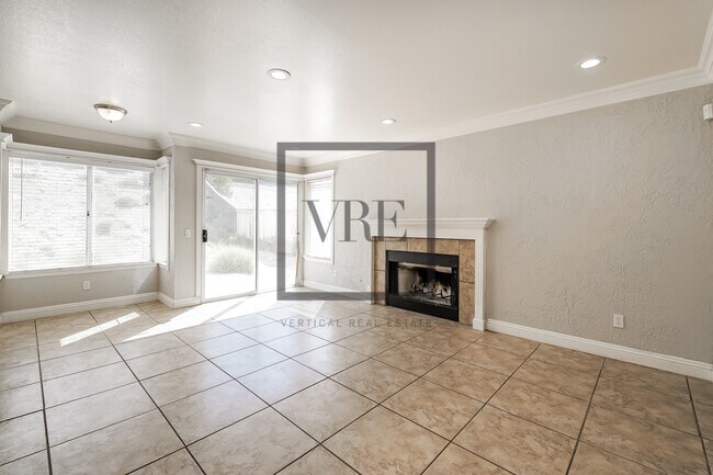 Foto del edificio - 3142 Tourmaline Ln