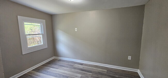 Building Photo - 534 Cranbrook St