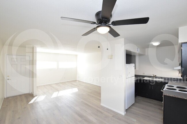 Building Photo - 2665 E Silk Oak Dr