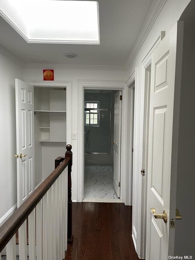Building Photo - 631-07 Alderton St