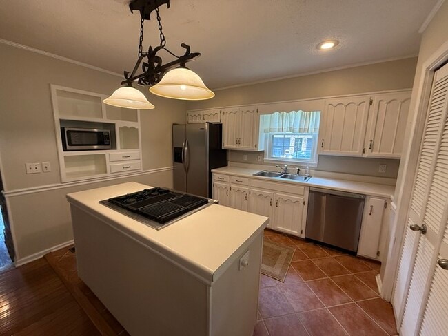 Building Photo - 5556 Hunters Hill Rd