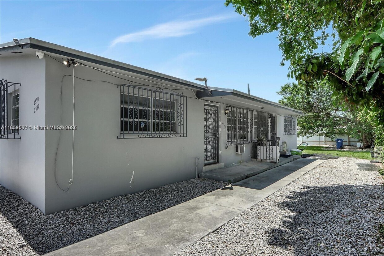 Foto principal - 2550 NW 68th St
