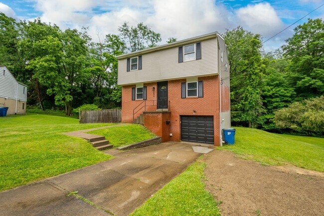 Building Photo - WOW! STUNNING 4 BEDROOM in the HEART of PE...
