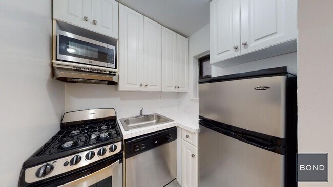 Foto del edificio - 523 E 85th St