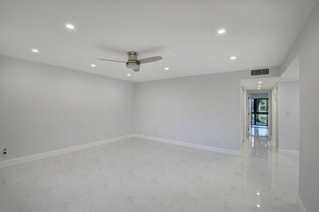 Foto del edificio - 15090  Ashland Place 153