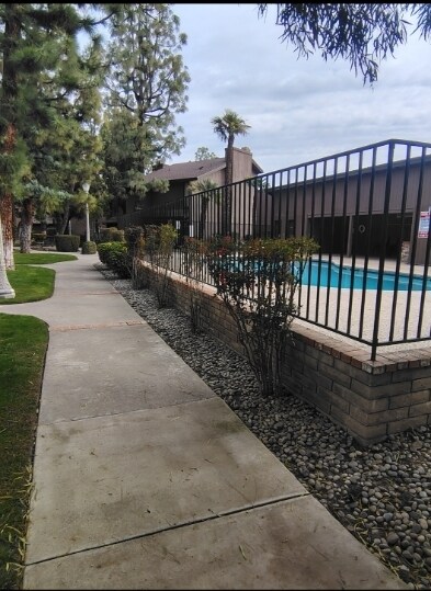 Foto del edificio - 2 Story Town Home for Rent in Corcoran