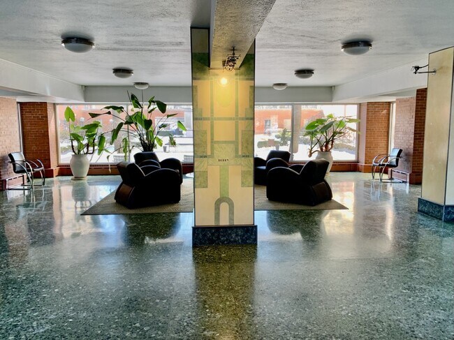Building Photo - 5056 N Marine Dr