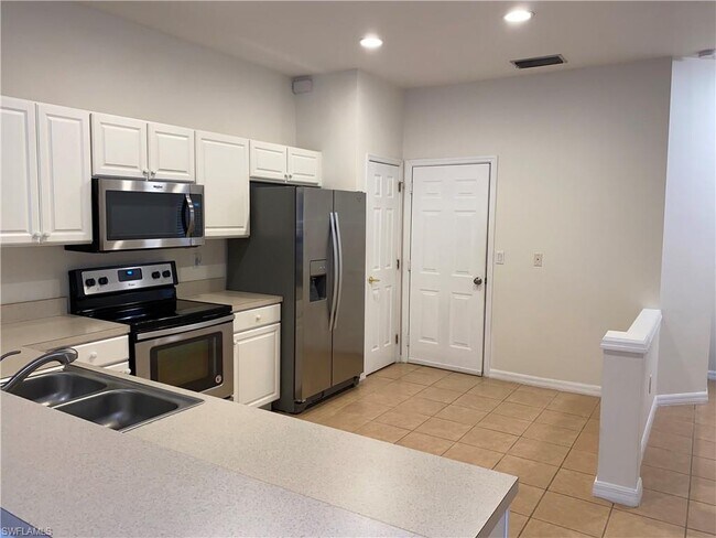 Building Photo - 8290 Village Edge Cir