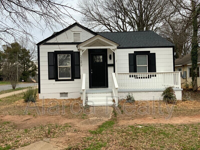 Primary Photo - 3242 Rogers St