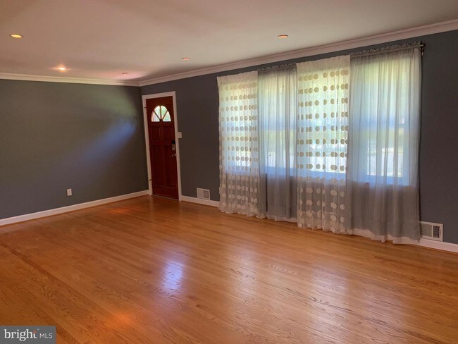 Foto del edificio - 211 W Columbia St