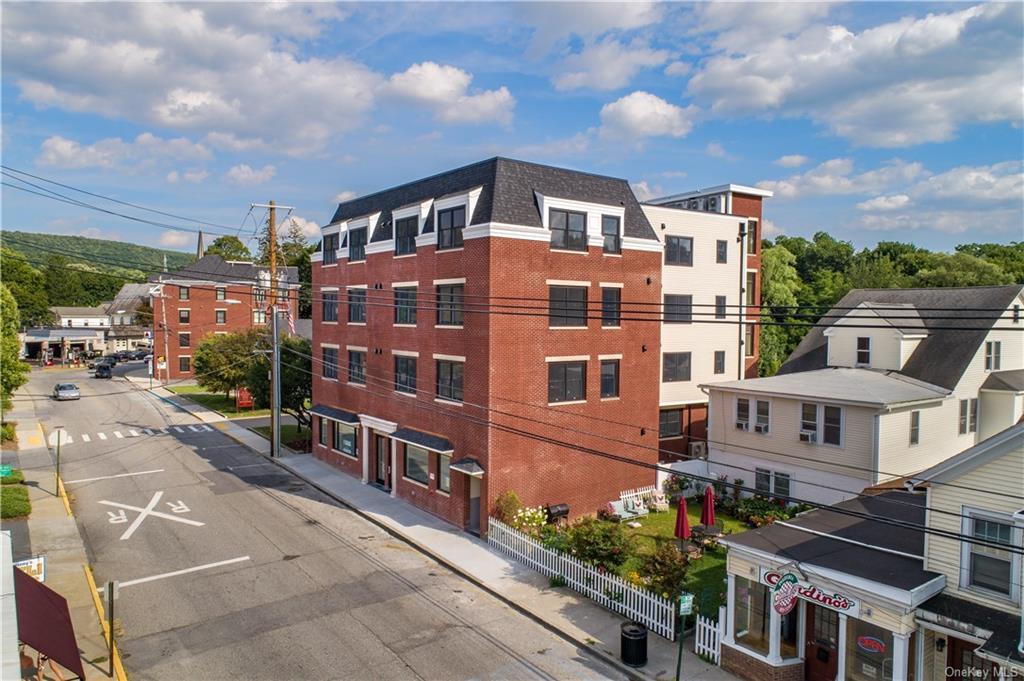 Primary Photo - 23 E Main St