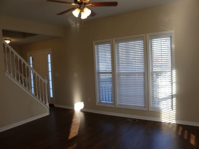 Foto del edificio - 5411 Meadow Grove Dr