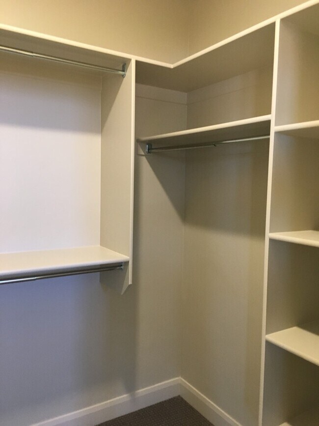 Foto del edificio - 3 bed 2 bath Townhome for rent, small dog allowed!