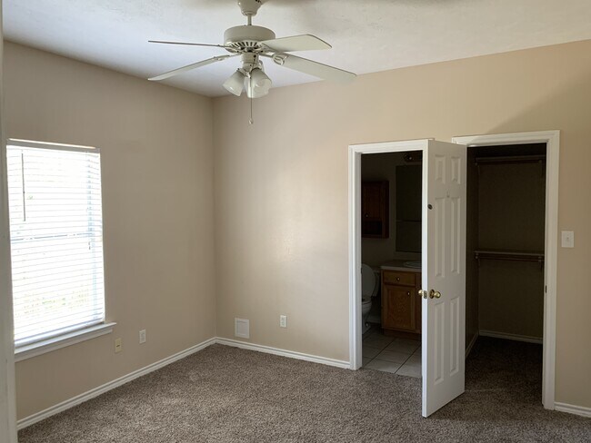 Foto del edificio - 612 Townplace Dr