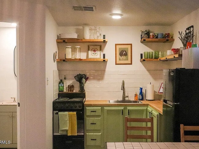 Building Photo - 2102 W Minnezona Ave