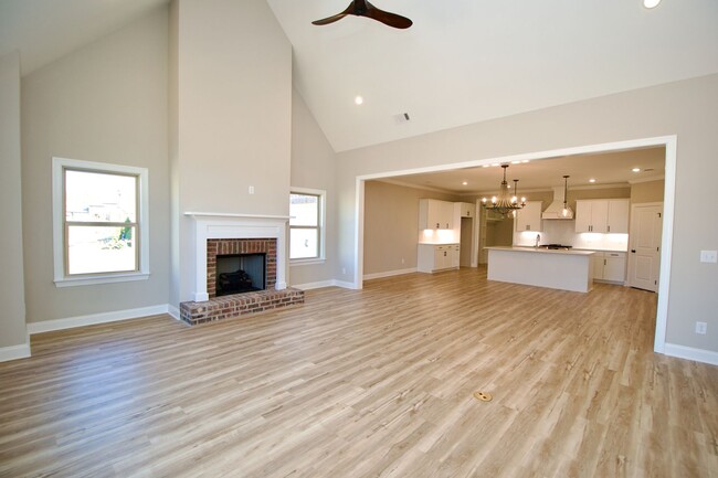 Photo - 1726 Creekside Ln House