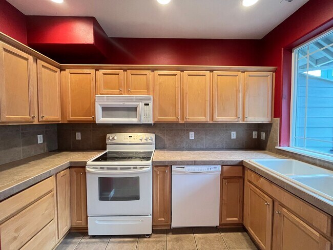Building Photo - Astounding 3 Bd 3 Ba home in Forest Grove!...