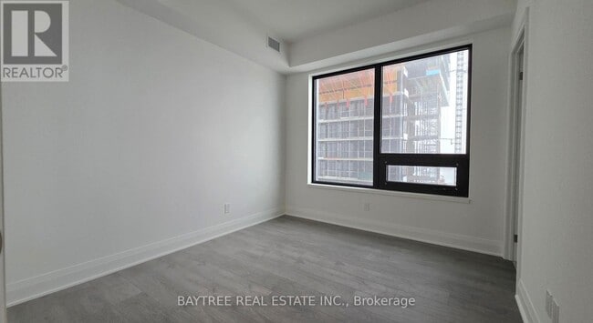 Building Photo - 2 Erskine Rd