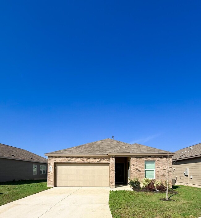 Building Photo - Charming 3-Bedroom Sanctuary with 2 Full Baths Near Lackland Air Force Base – 1469 Sq Ft of Comfo...