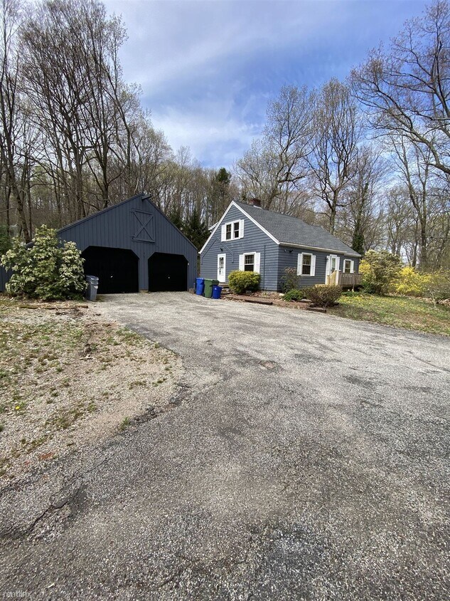 Primary Photo - 6 br, 2 bath House - 144 W Woods Rd