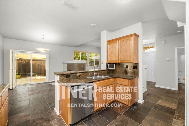 Building Photo - Great Three Bedroom Home in Folsom