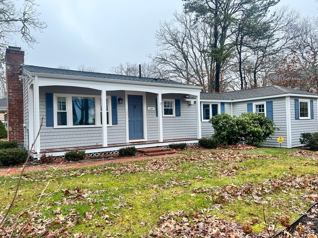 Primary Photo - 225 Monomoscoy Rd