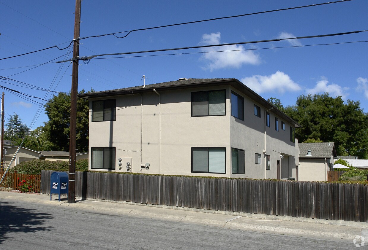 Building Photo - 702 Freemont St