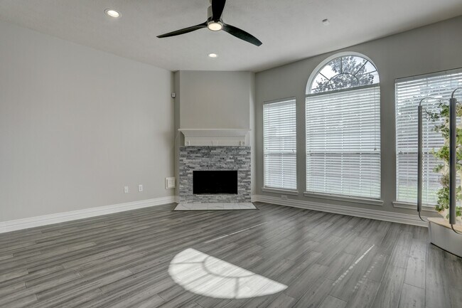 Building Photo - 1408 S Friendswood Dr