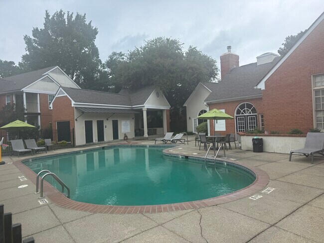 Foto del edificio - 7956 Jefferson Place Blvd